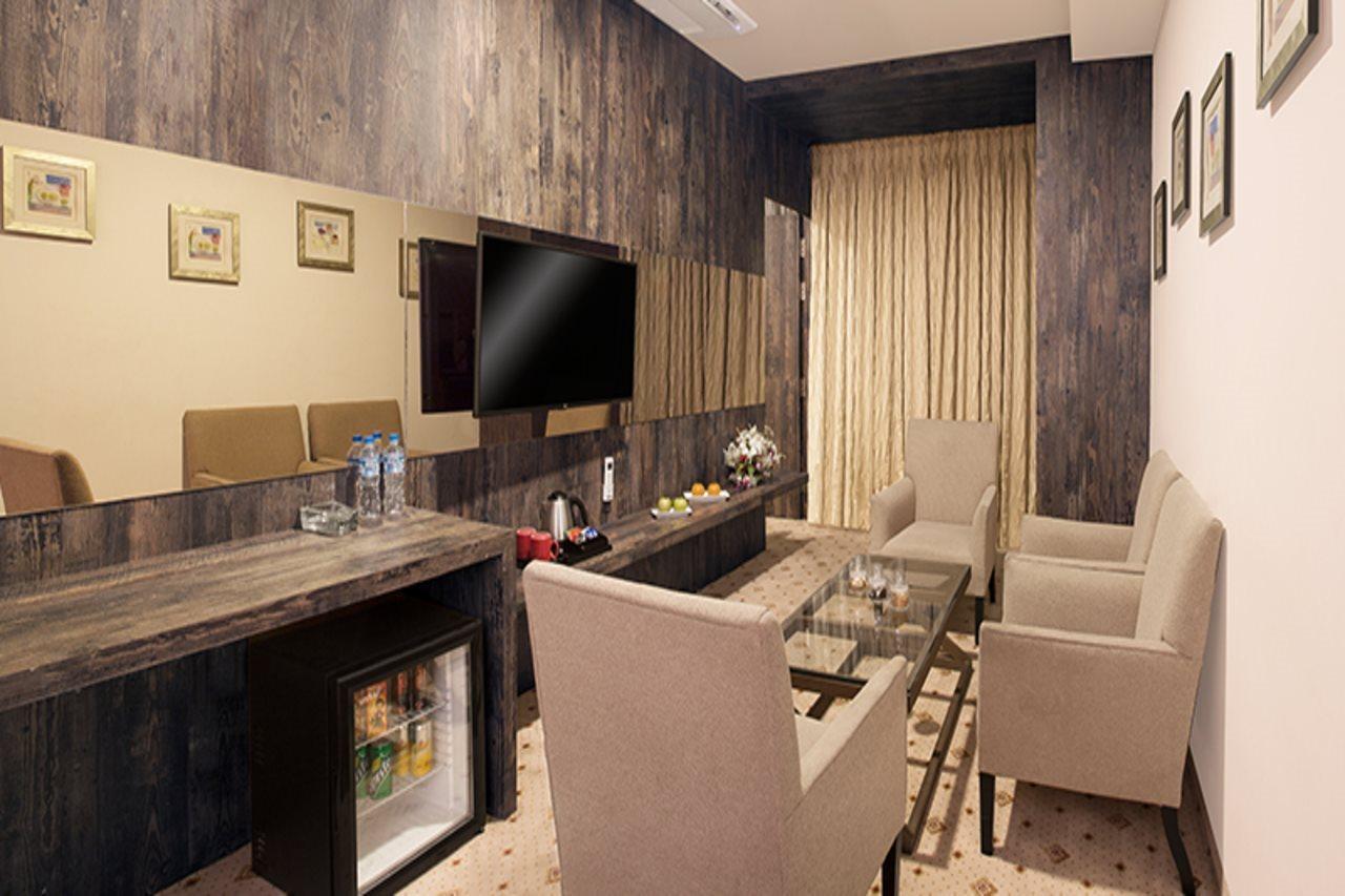 Regenta Central Hotel & Convention Centre Нагпур Екстериор снимка