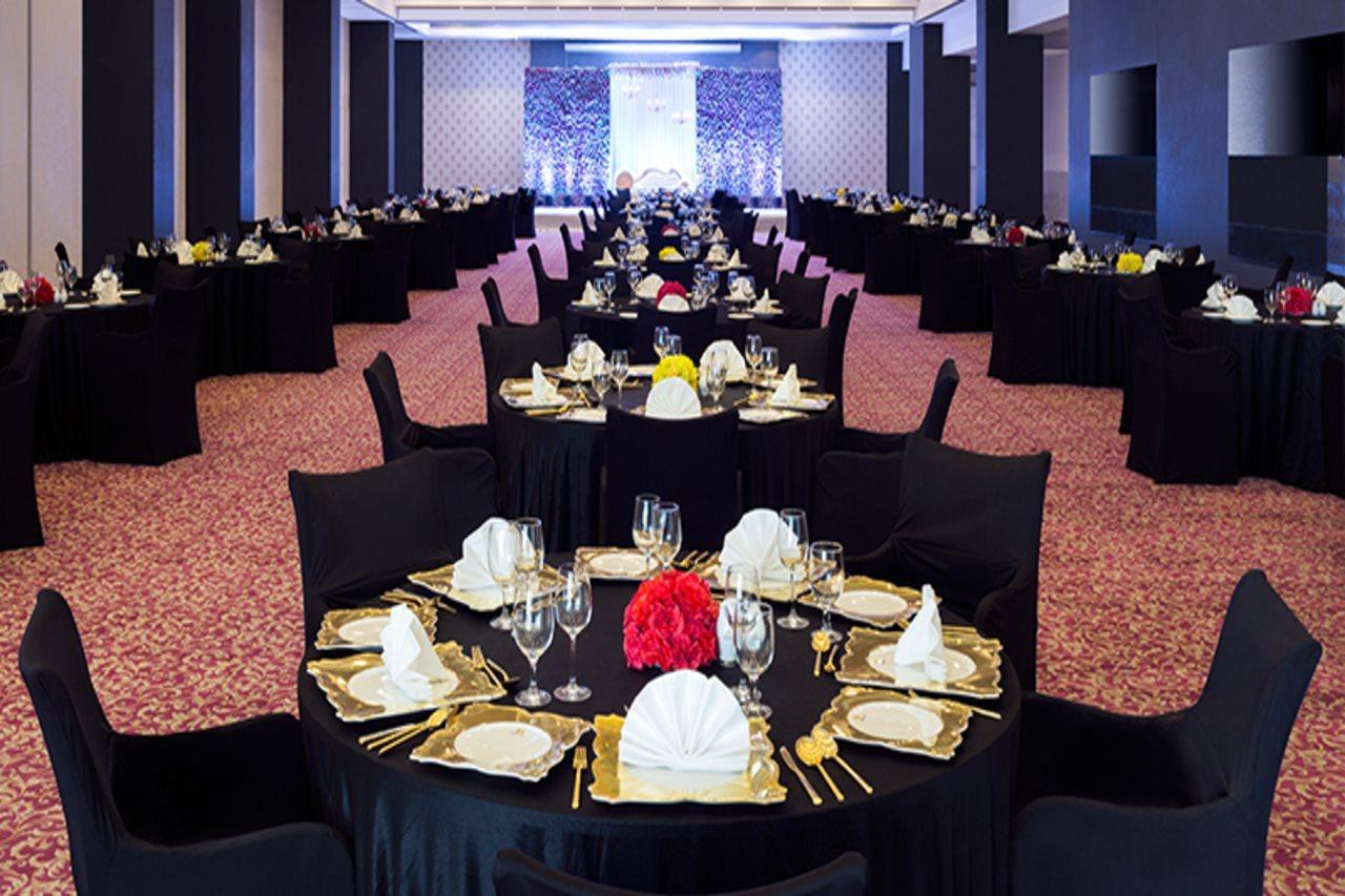 Regenta Central Hotel & Convention Centre Нагпур Екстериор снимка