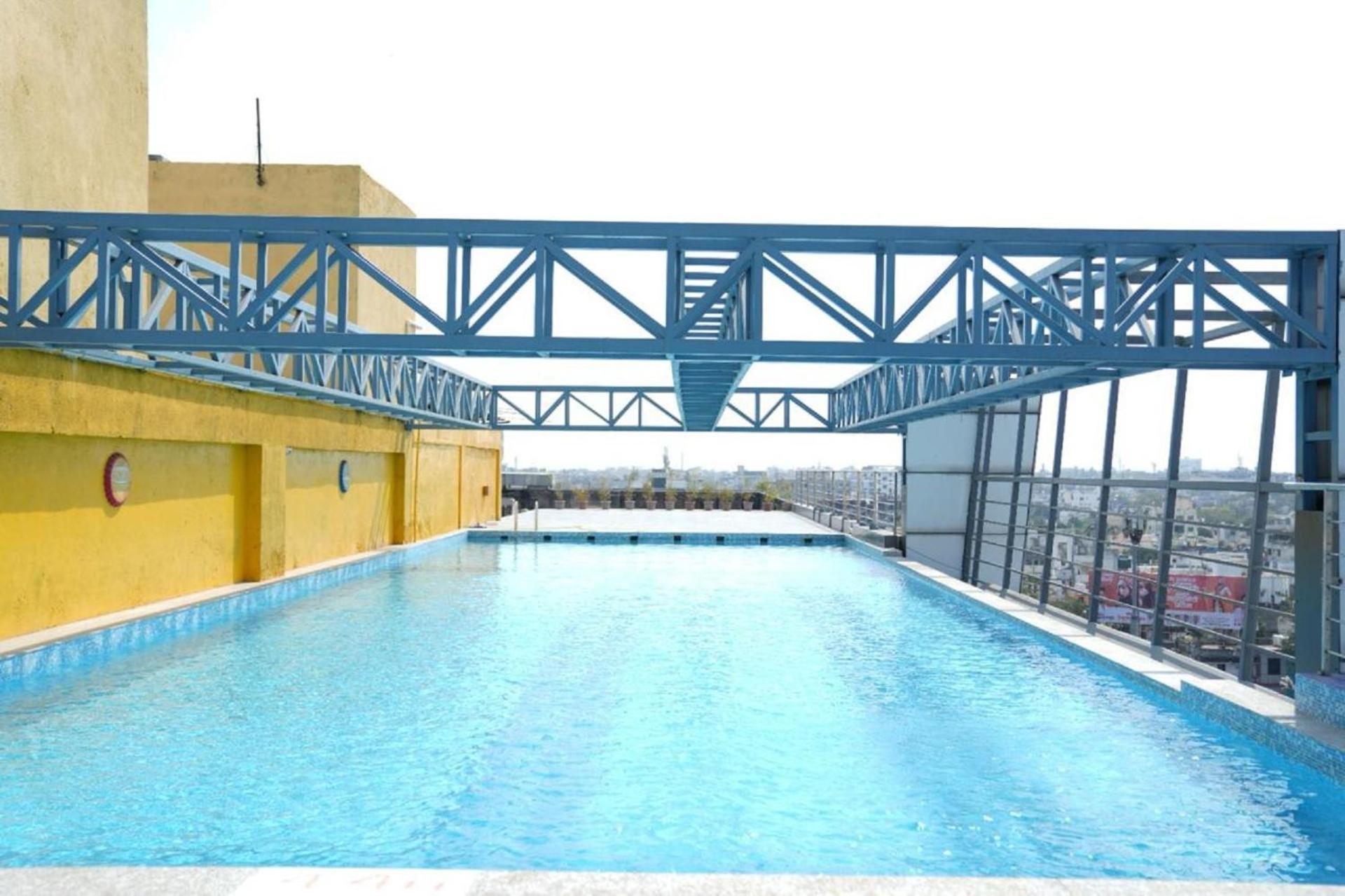 Regenta Central Hotel & Convention Centre Нагпур Екстериор снимка