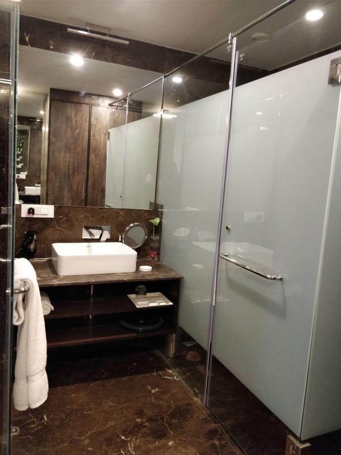 Regenta Central Hotel & Convention Centre Нагпур Екстериор снимка
