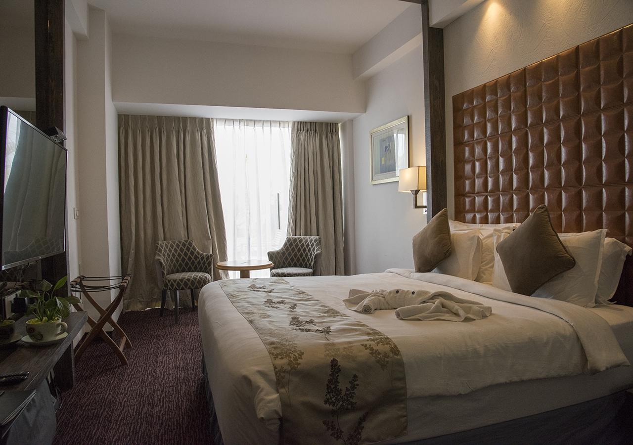 Regenta Central Hotel & Convention Centre Нагпур Екстериор снимка
