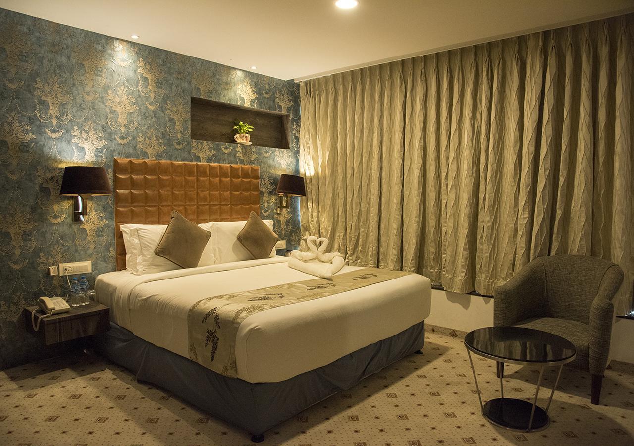 Regenta Central Hotel & Convention Centre Нагпур Екстериор снимка