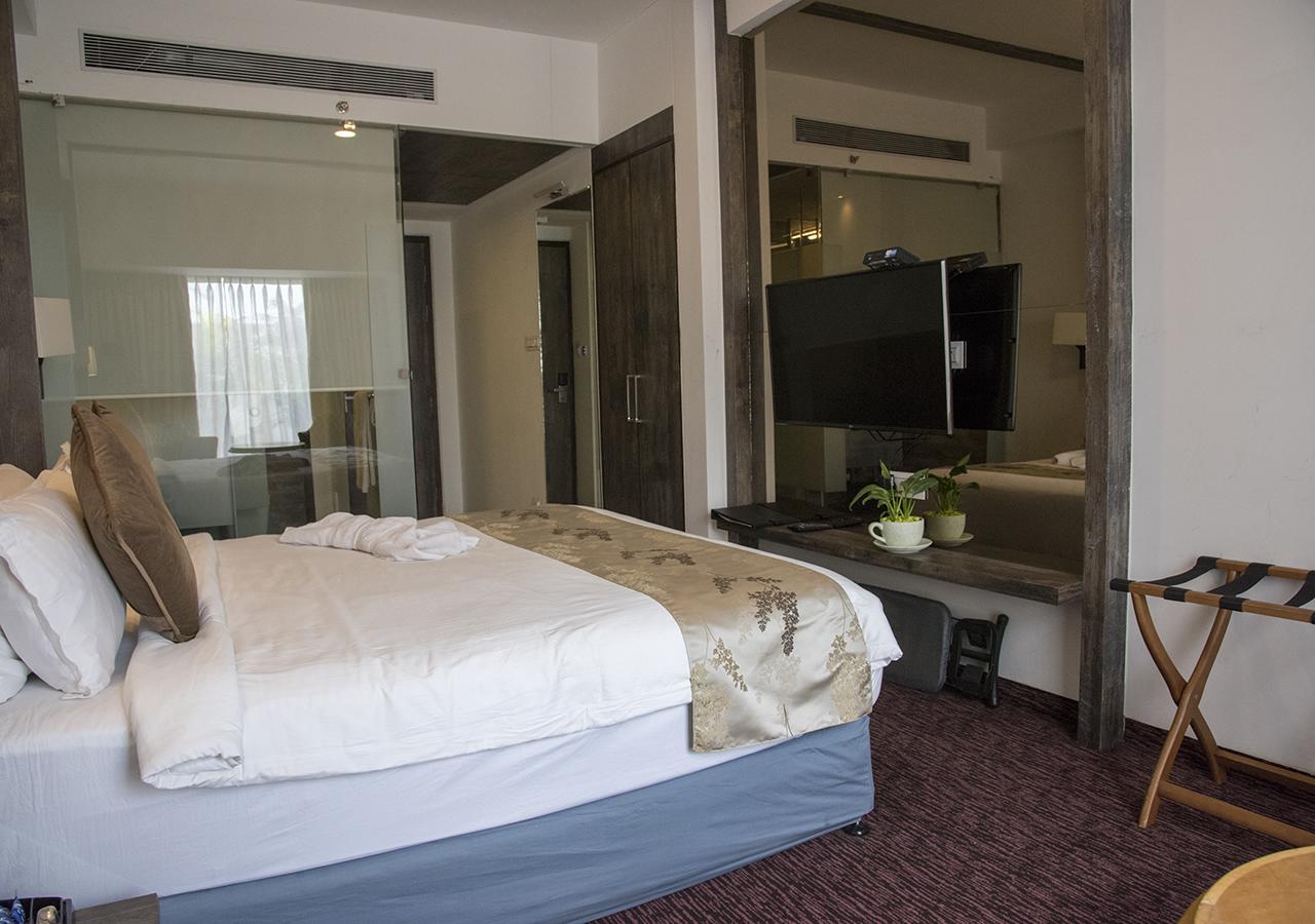 Regenta Central Hotel & Convention Centre Нагпур Екстериор снимка