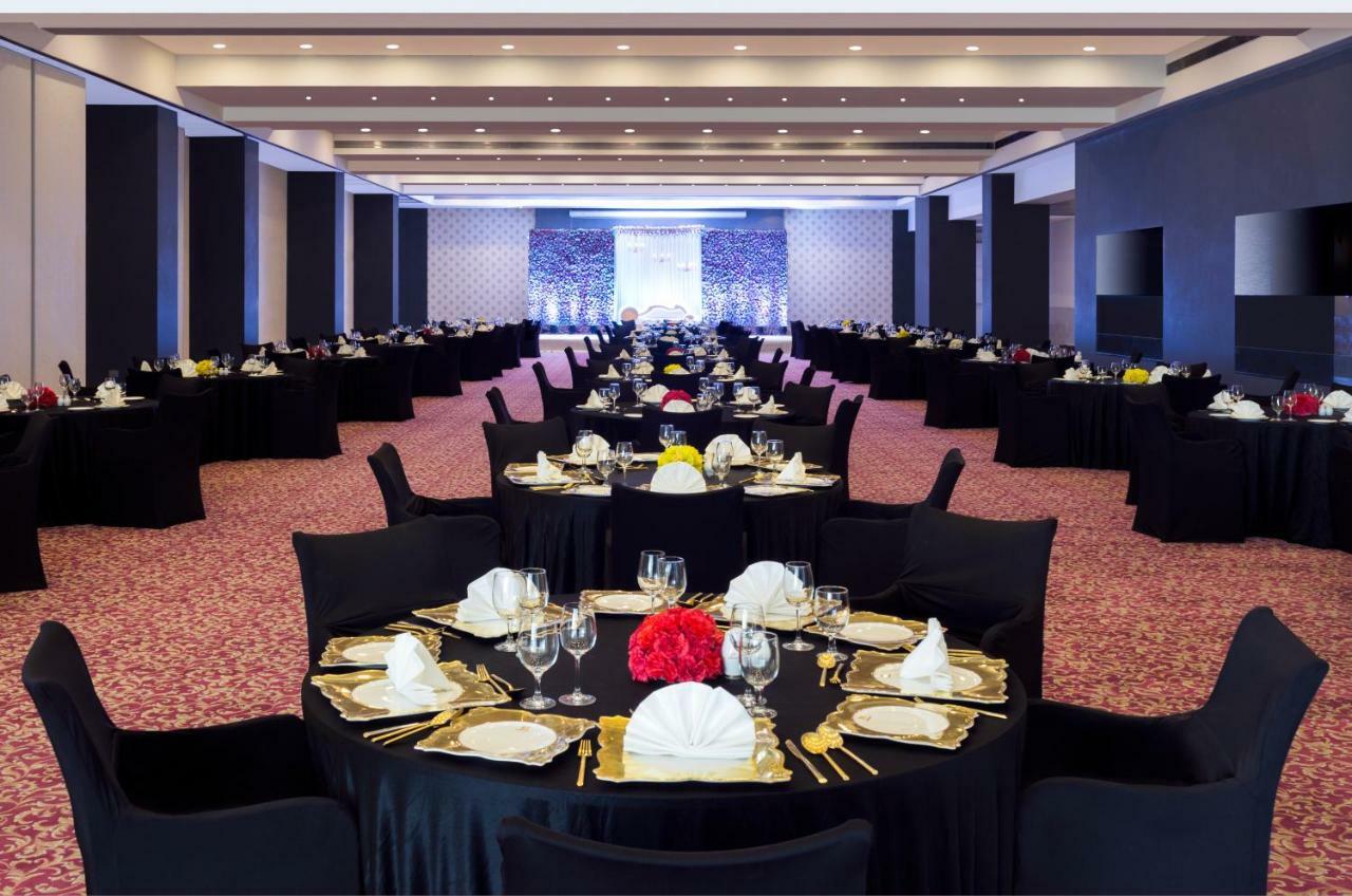 Regenta Central Hotel & Convention Centre Нагпур Екстериор снимка
