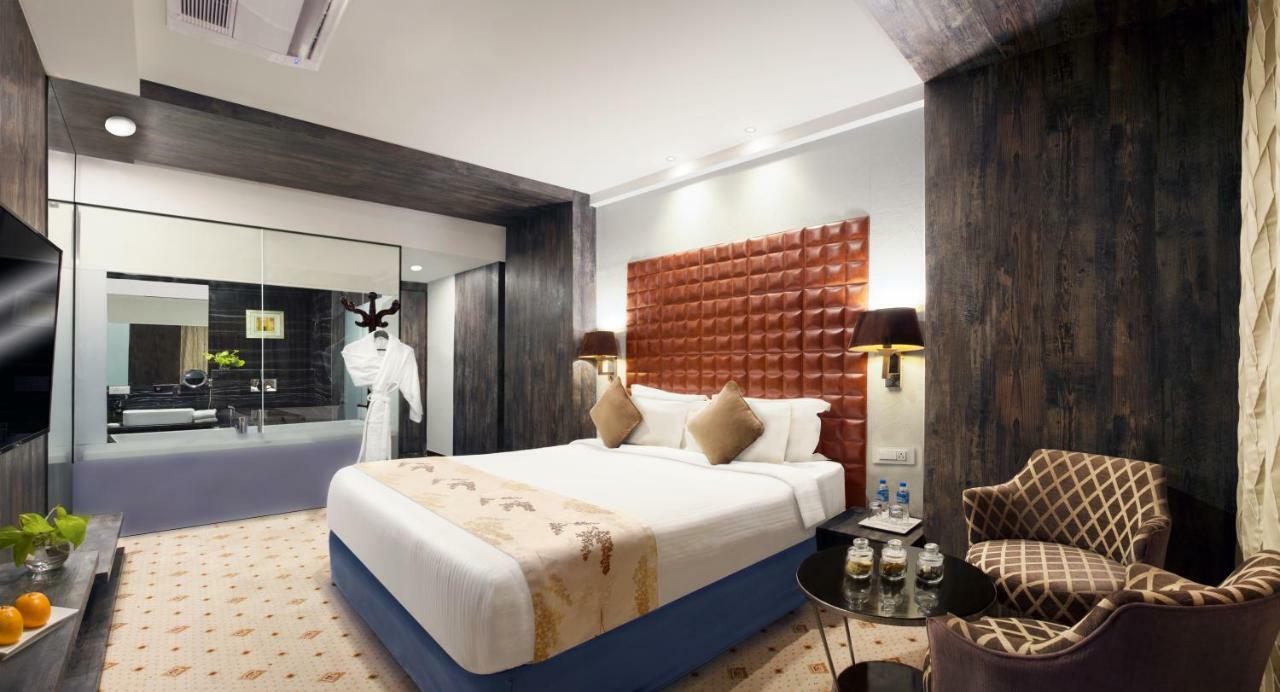 Regenta Central Hotel & Convention Centre Нагпур Екстериор снимка