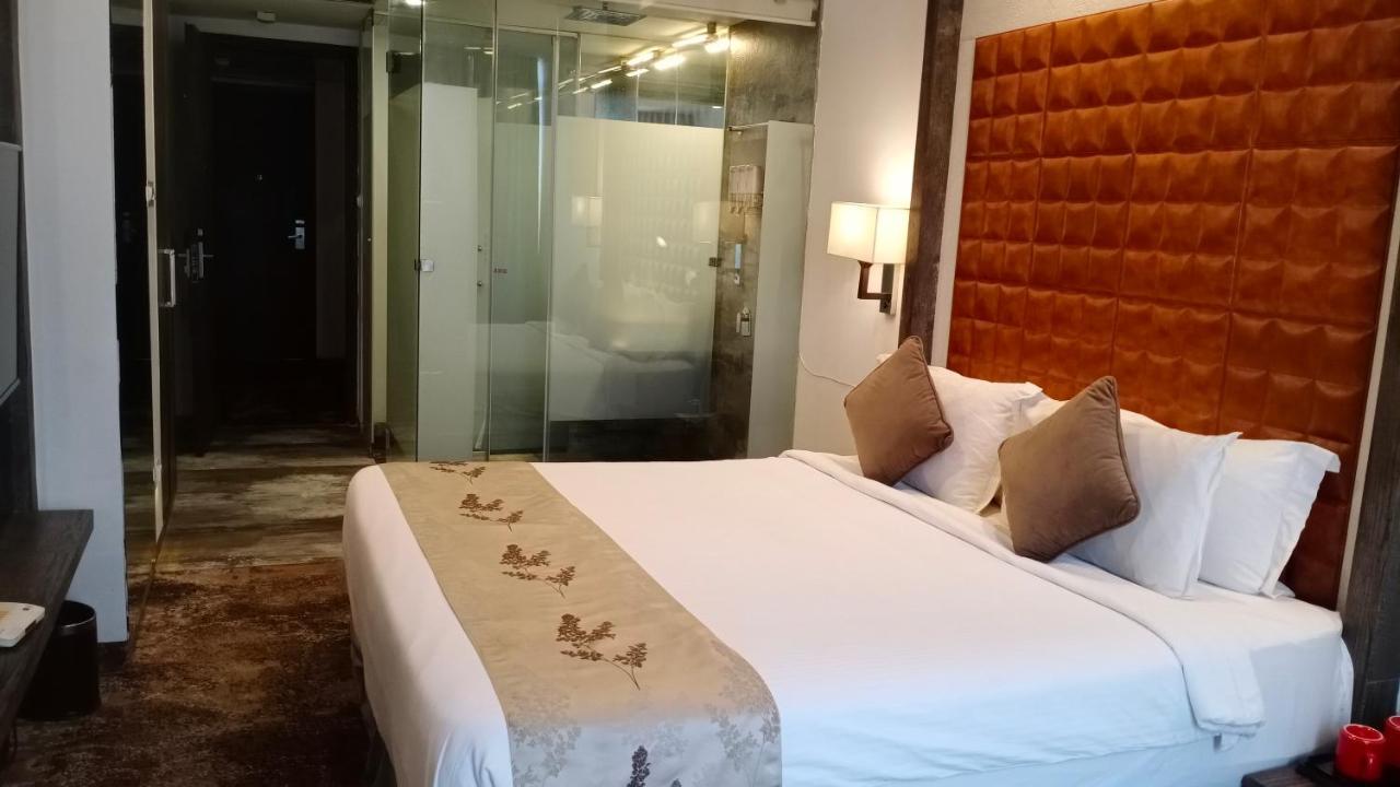 Regenta Central Hotel & Convention Centre Нагпур Екстериор снимка